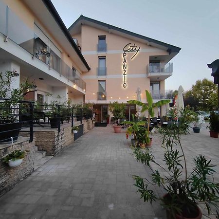 City Panzio Balatonlelle Εξωτερικό φωτογραφία