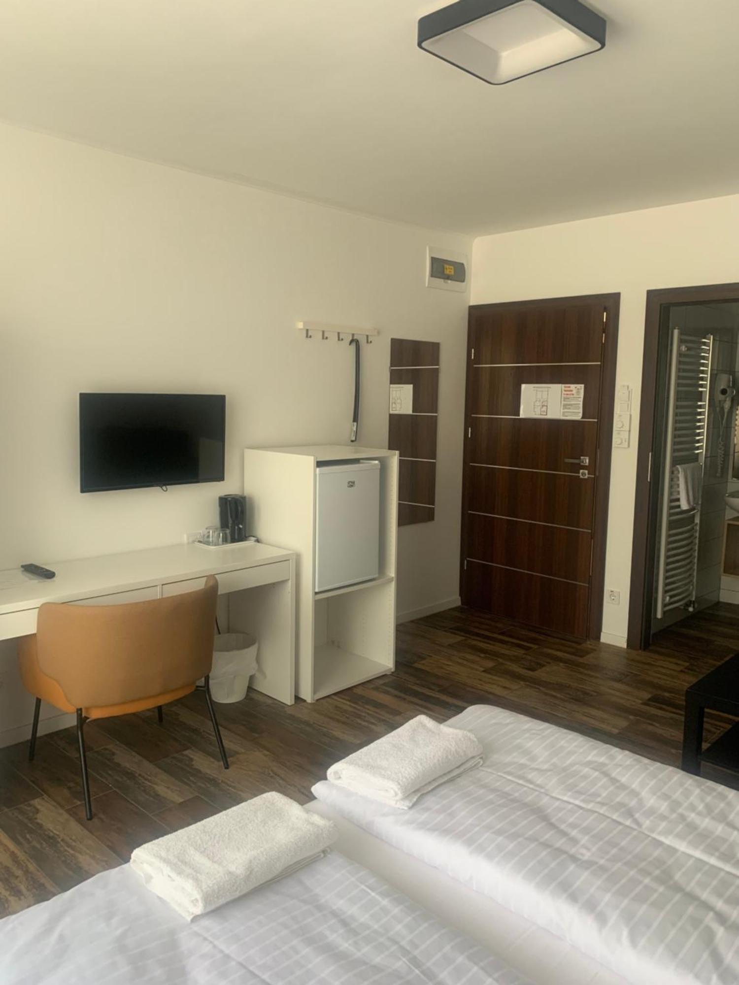 City Panzio Balatonlelle Εξωτερικό φωτογραφία