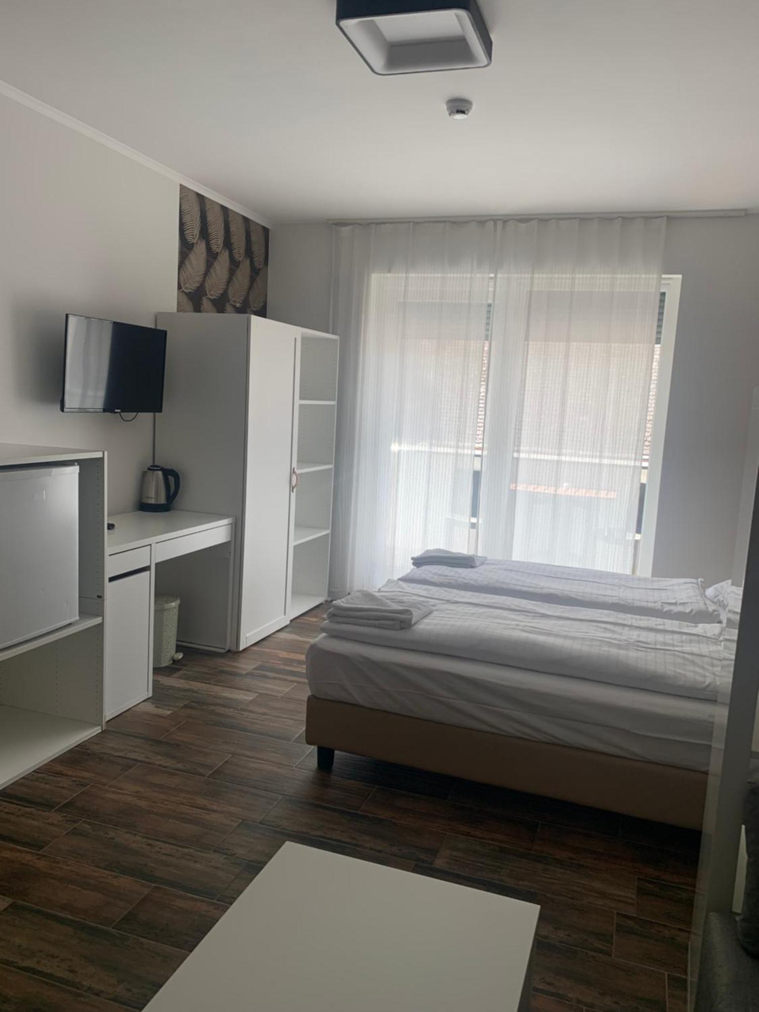 City Panzio Balatonlelle Εξωτερικό φωτογραφία