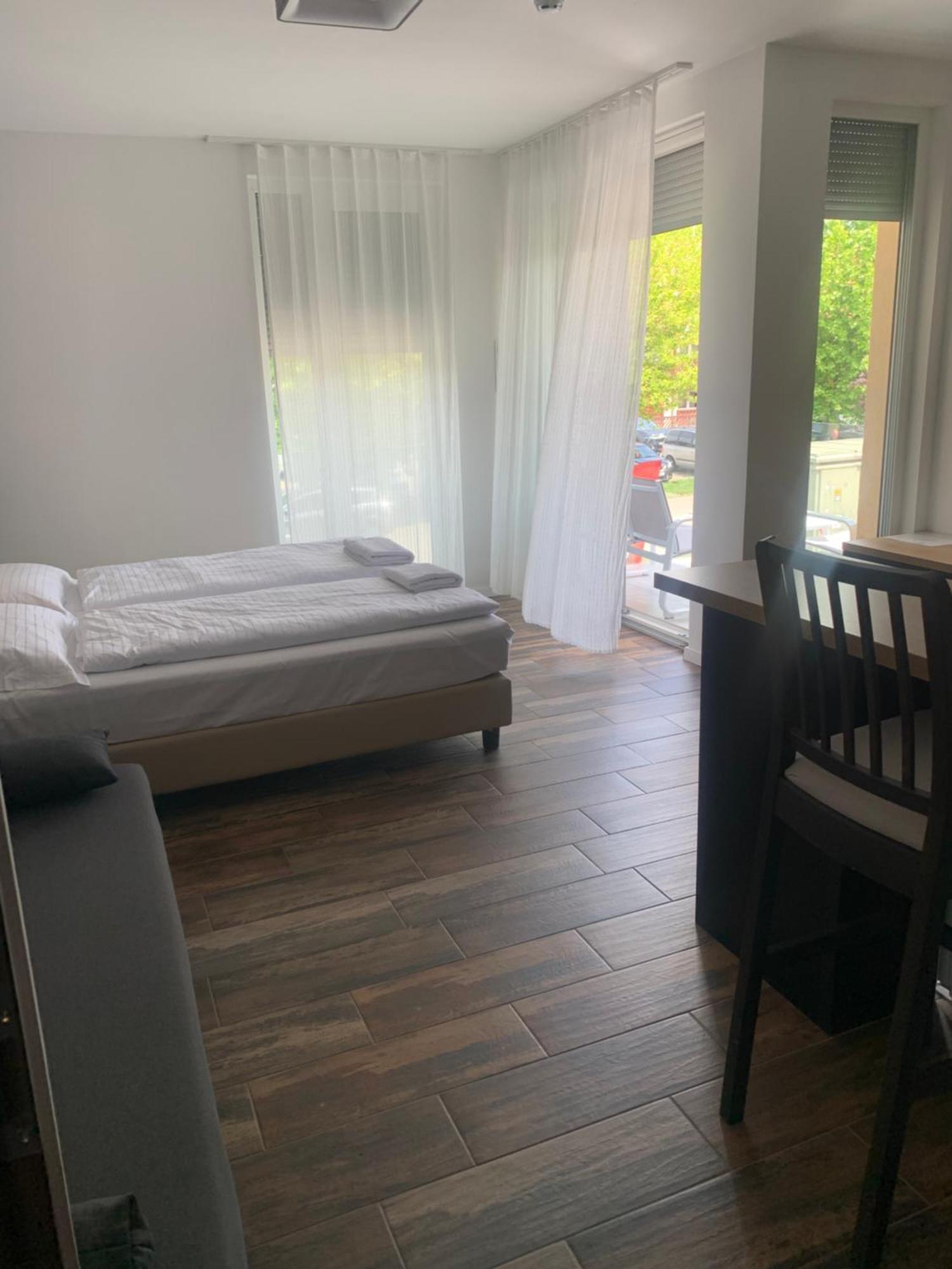 City Panzio Balatonlelle Εξωτερικό φωτογραφία
