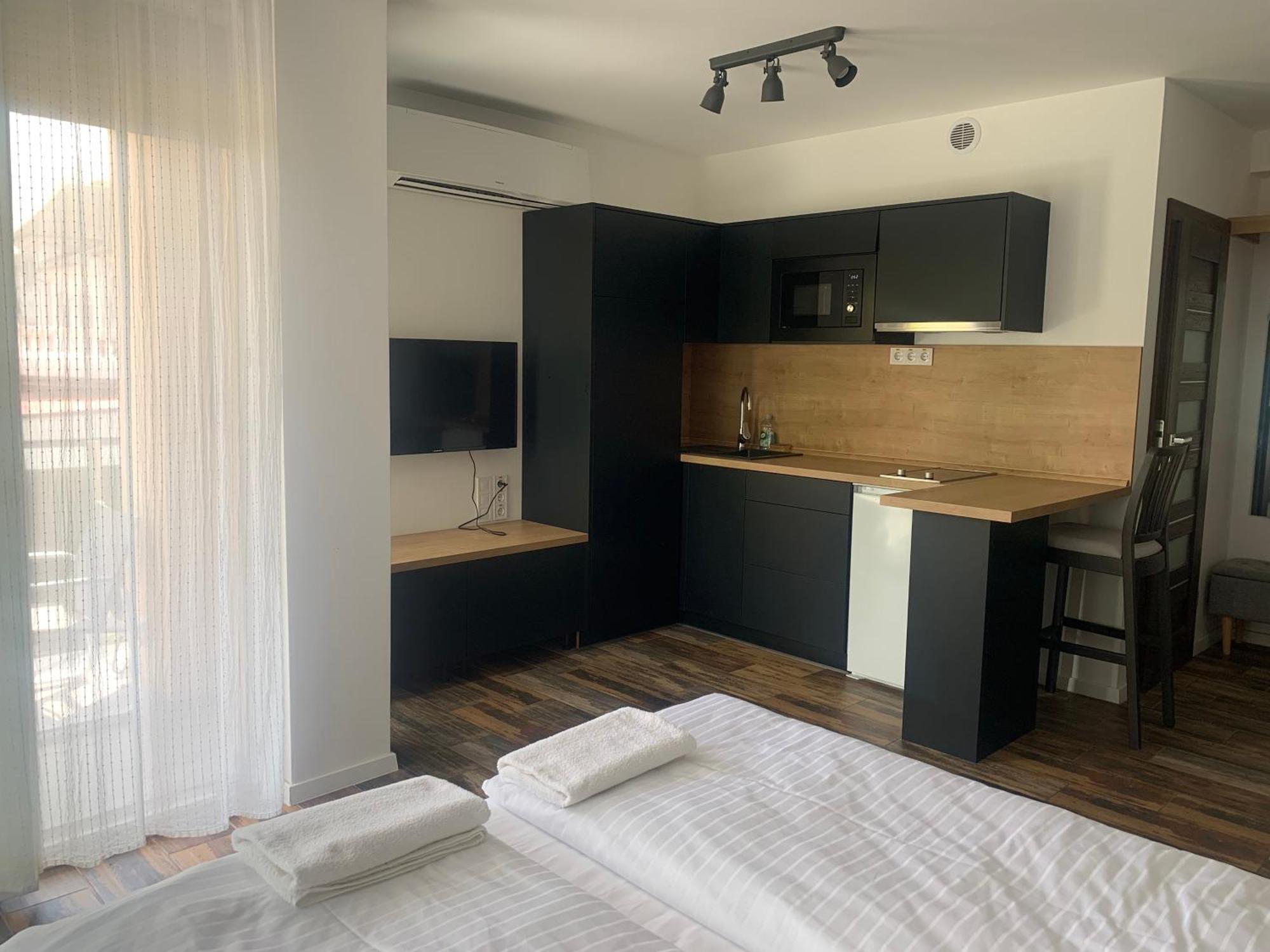 City Panzio Balatonlelle Εξωτερικό φωτογραφία