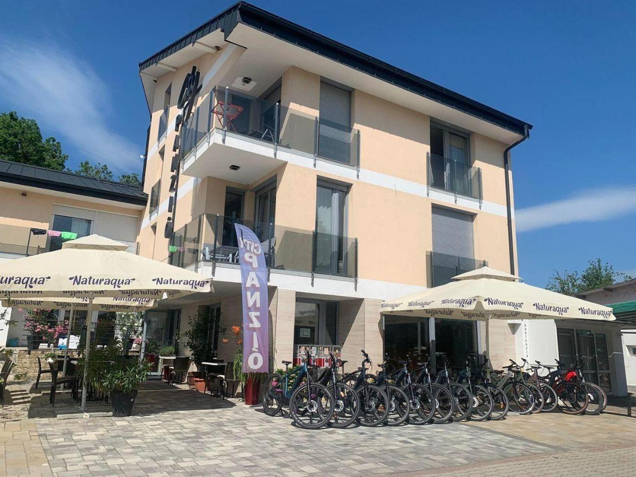 City Panzio Balatonlelle Εξωτερικό φωτογραφία