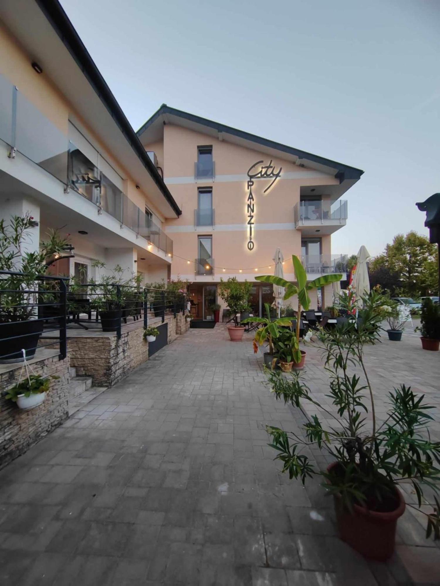 City Panzio Balatonlelle Εξωτερικό φωτογραφία